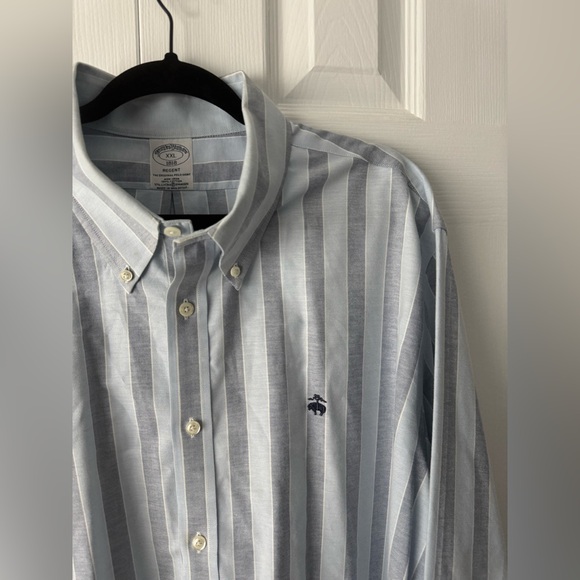 Brooks Brothers Button Down Shirt Light Blue and White Stripes - Picture 4 of 5